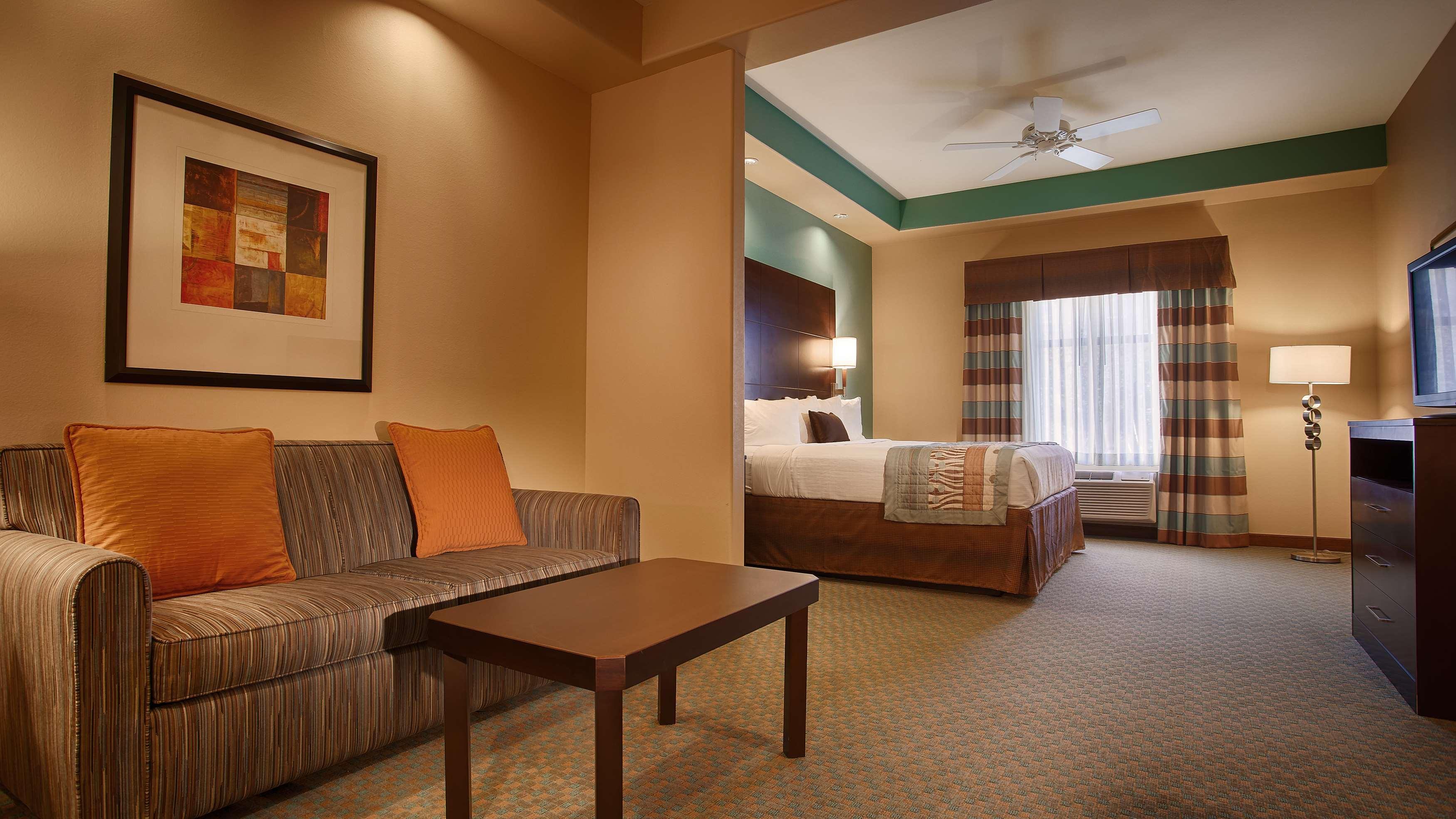 Best Western Plus Midland Suites Extérieur photo