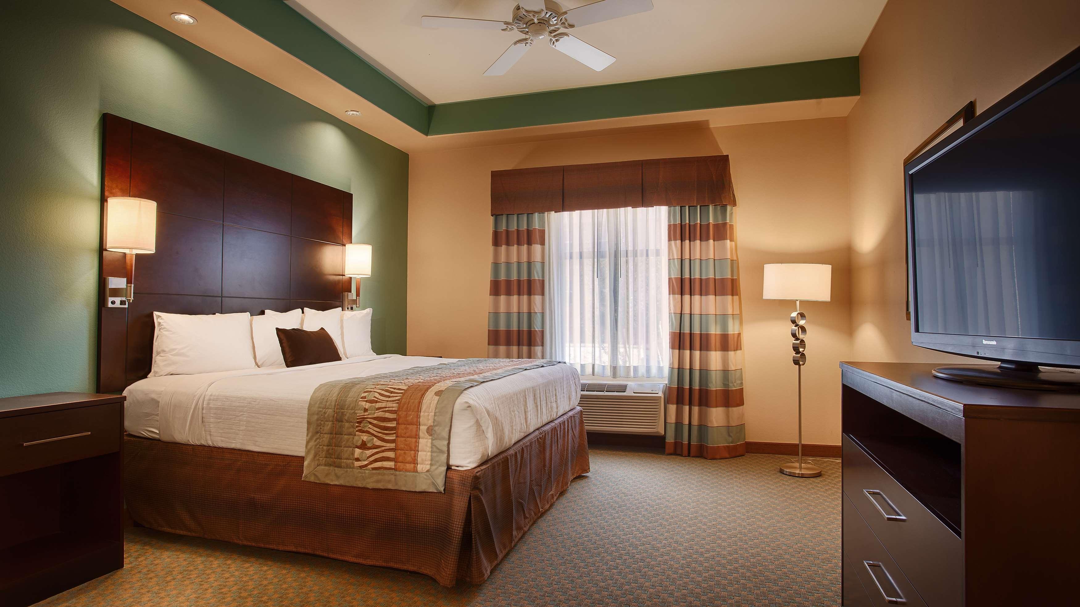 Best Western Plus Midland Suites Extérieur photo