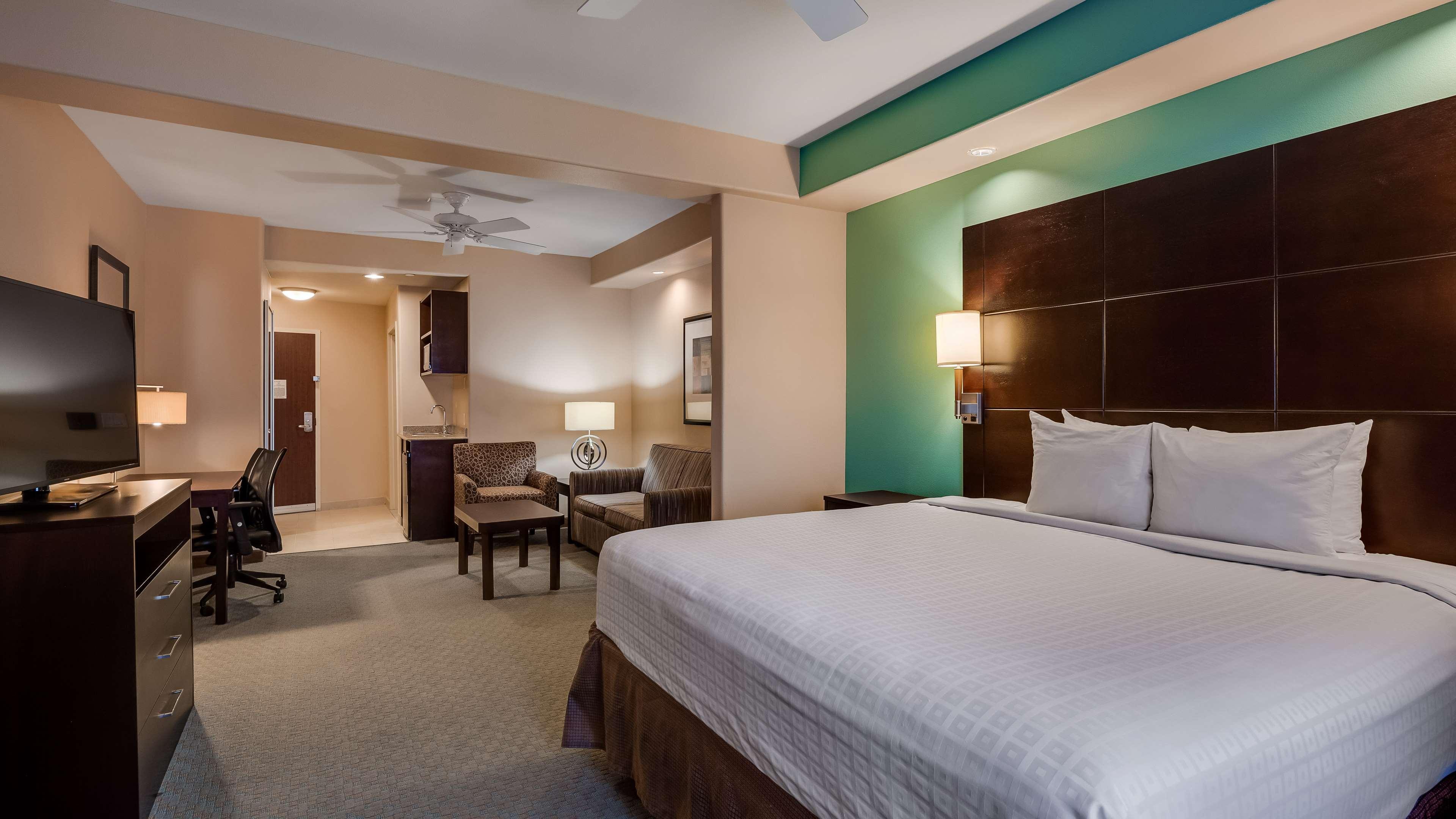 Best Western Plus Midland Suites Extérieur photo