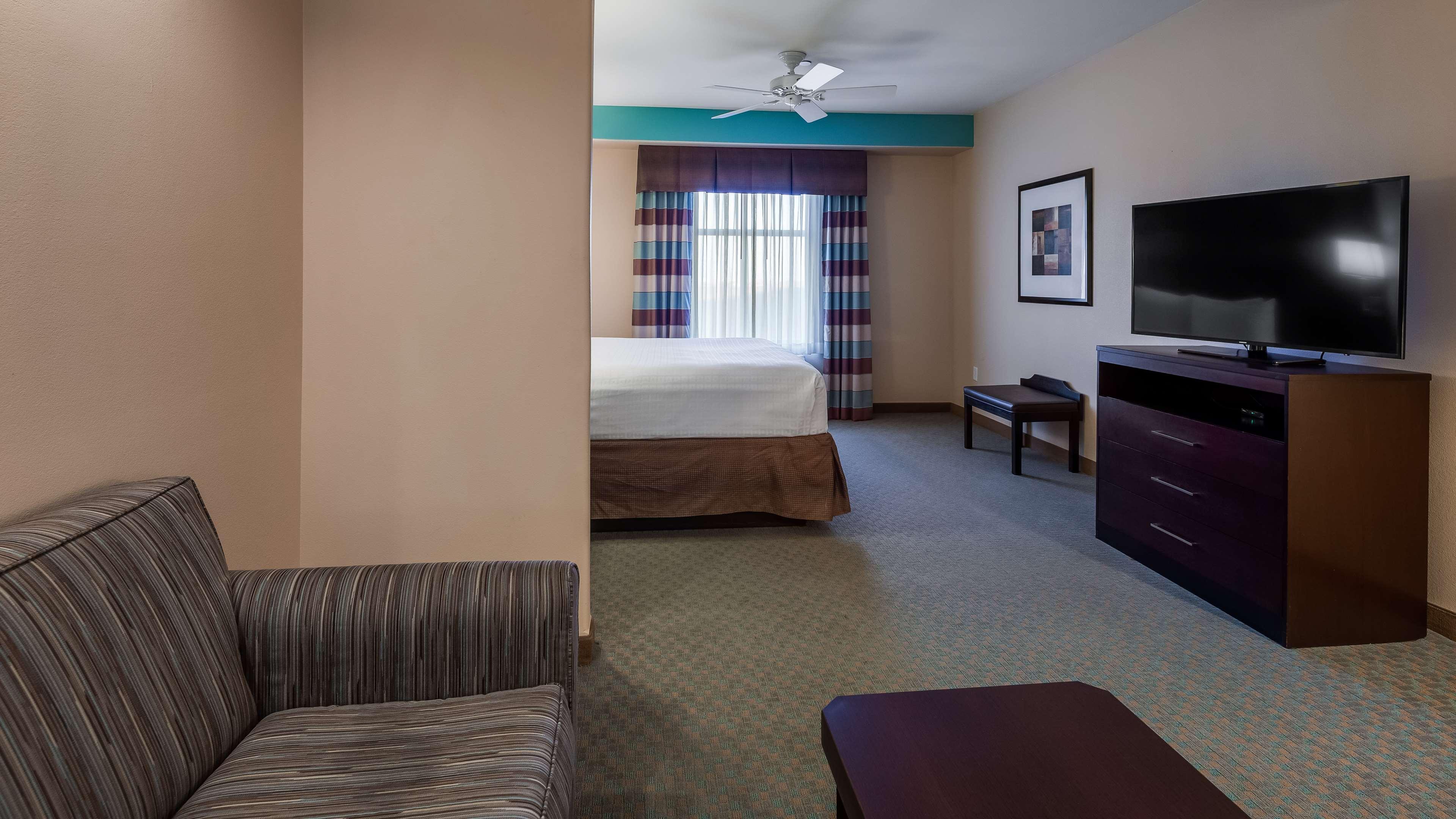 Best Western Plus Midland Suites Extérieur photo
