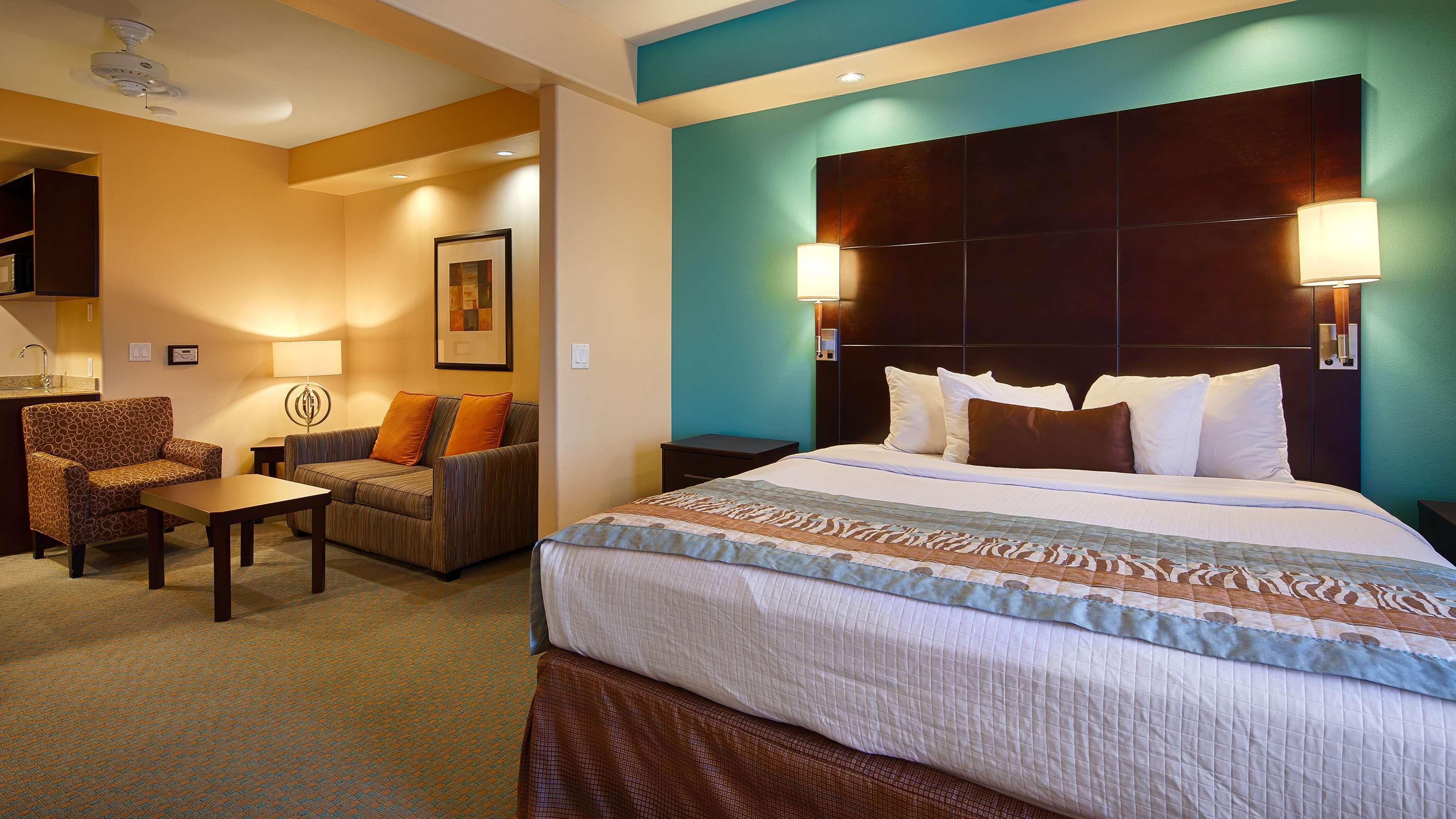 Best Western Plus Midland Suites Extérieur photo