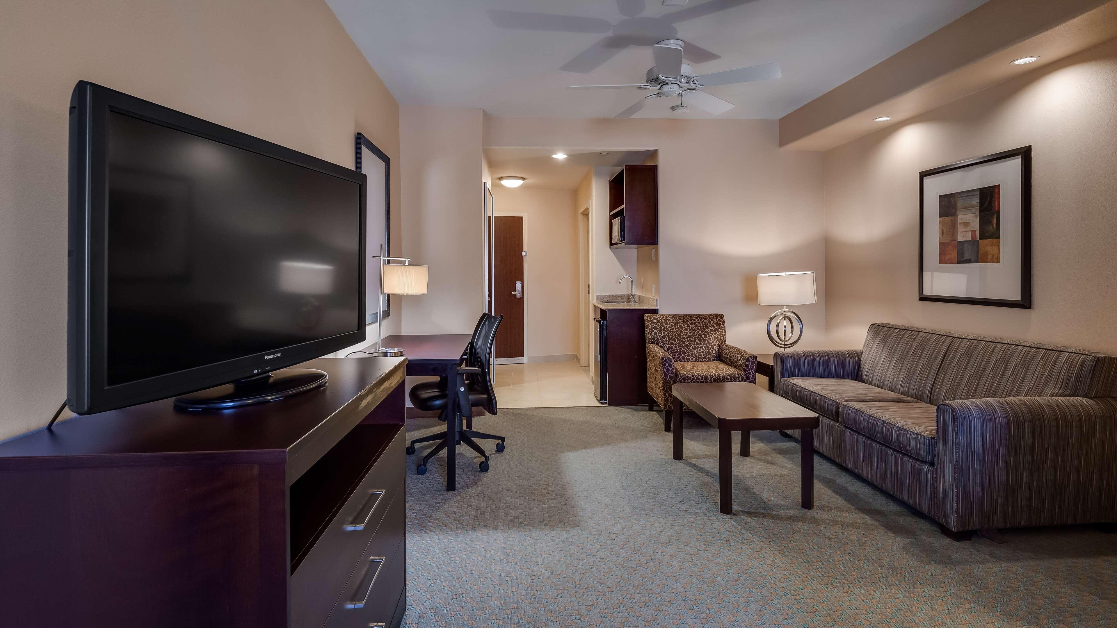 Best Western Plus Midland Suites Extérieur photo