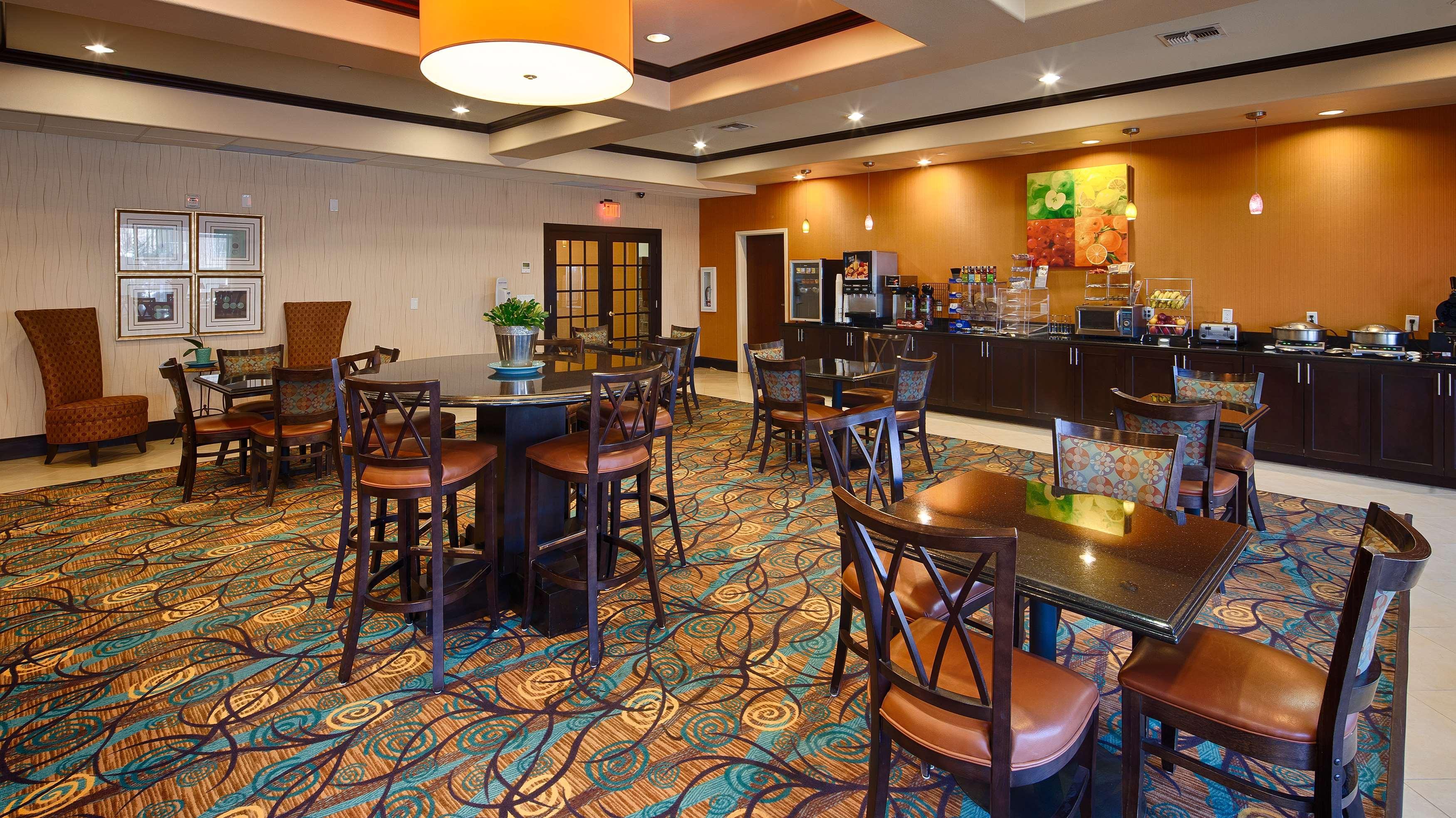 Best Western Plus Midland Suites Extérieur photo