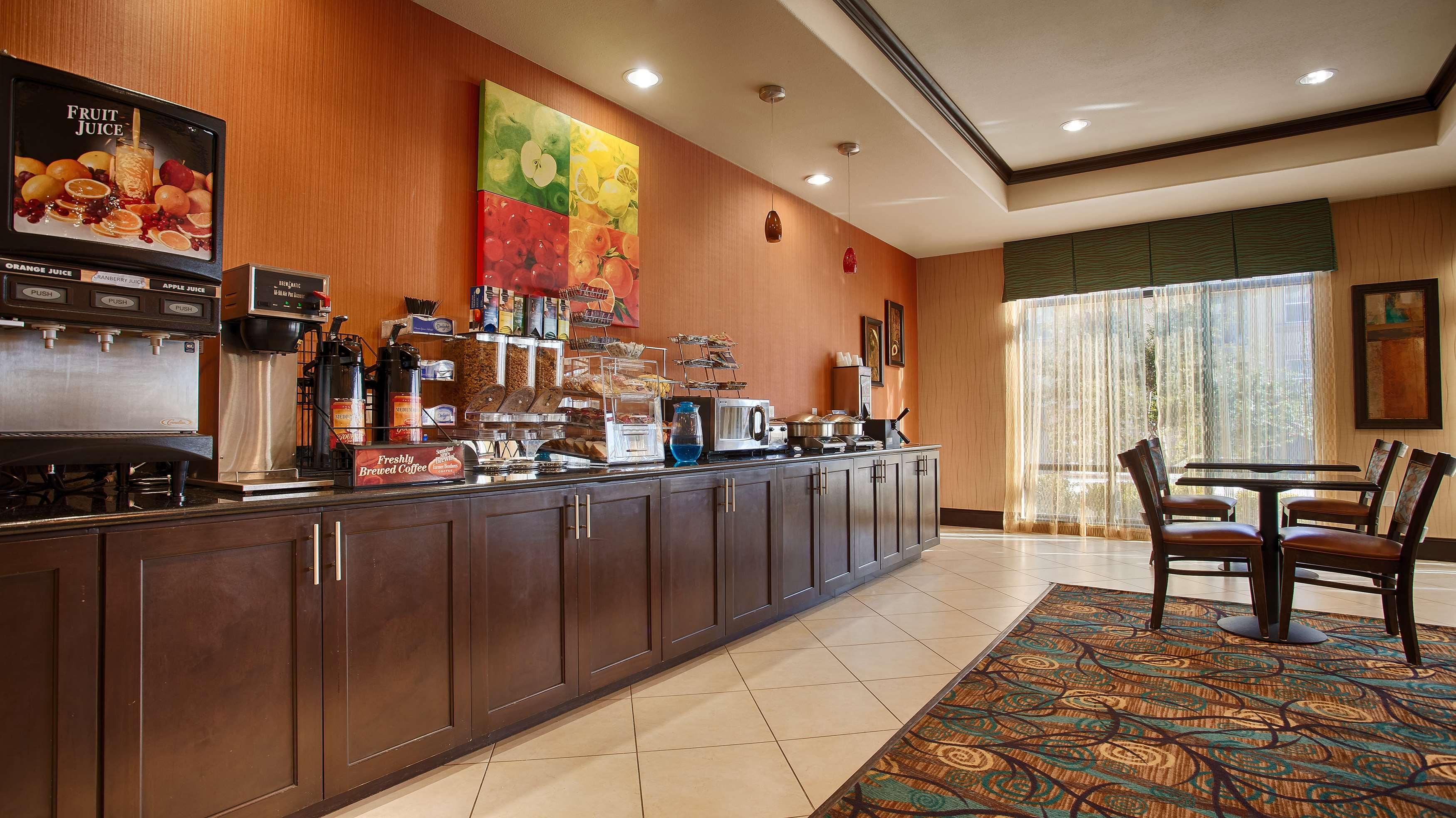 Best Western Plus Midland Suites Extérieur photo