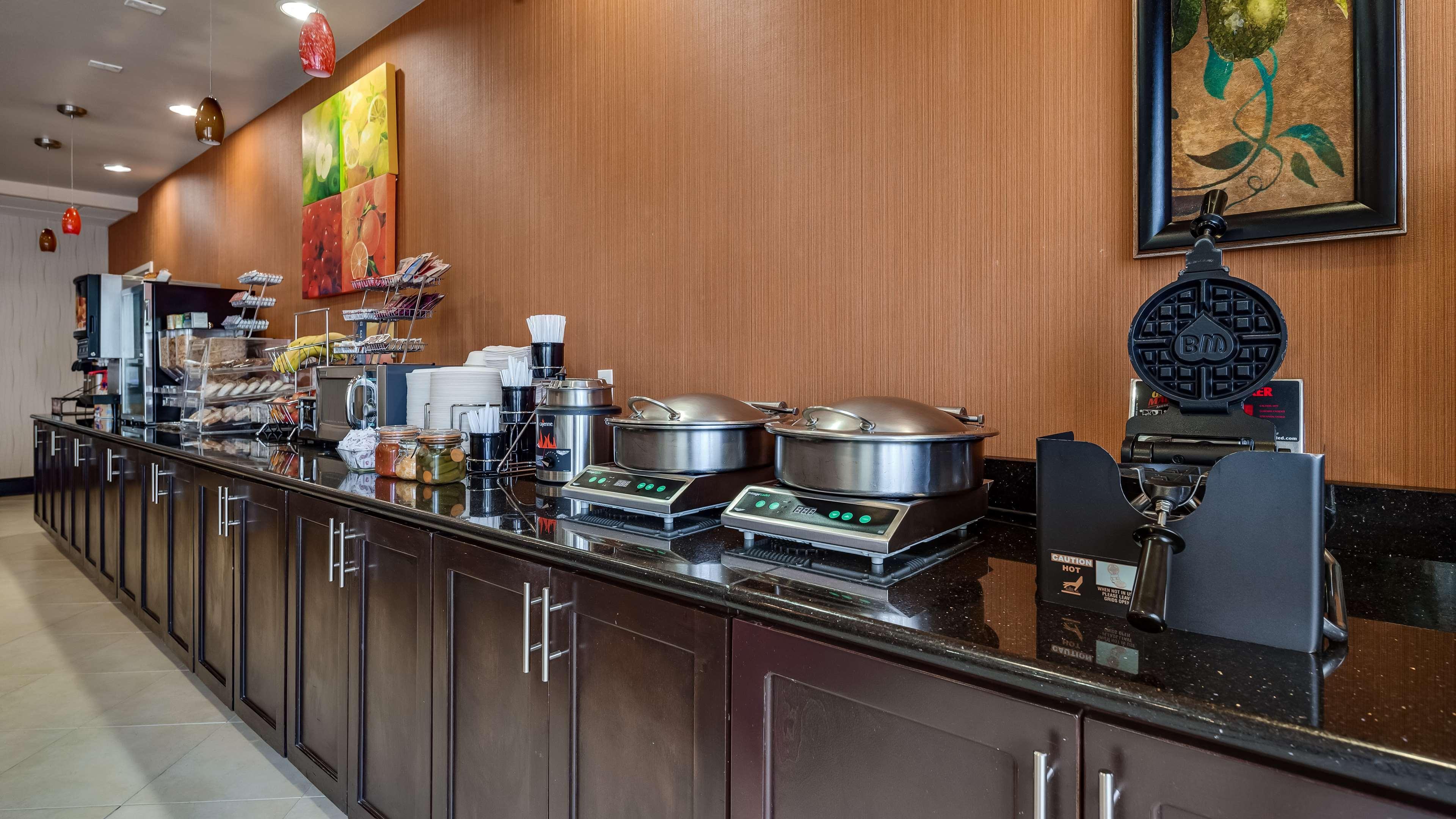 Best Western Plus Midland Suites Extérieur photo