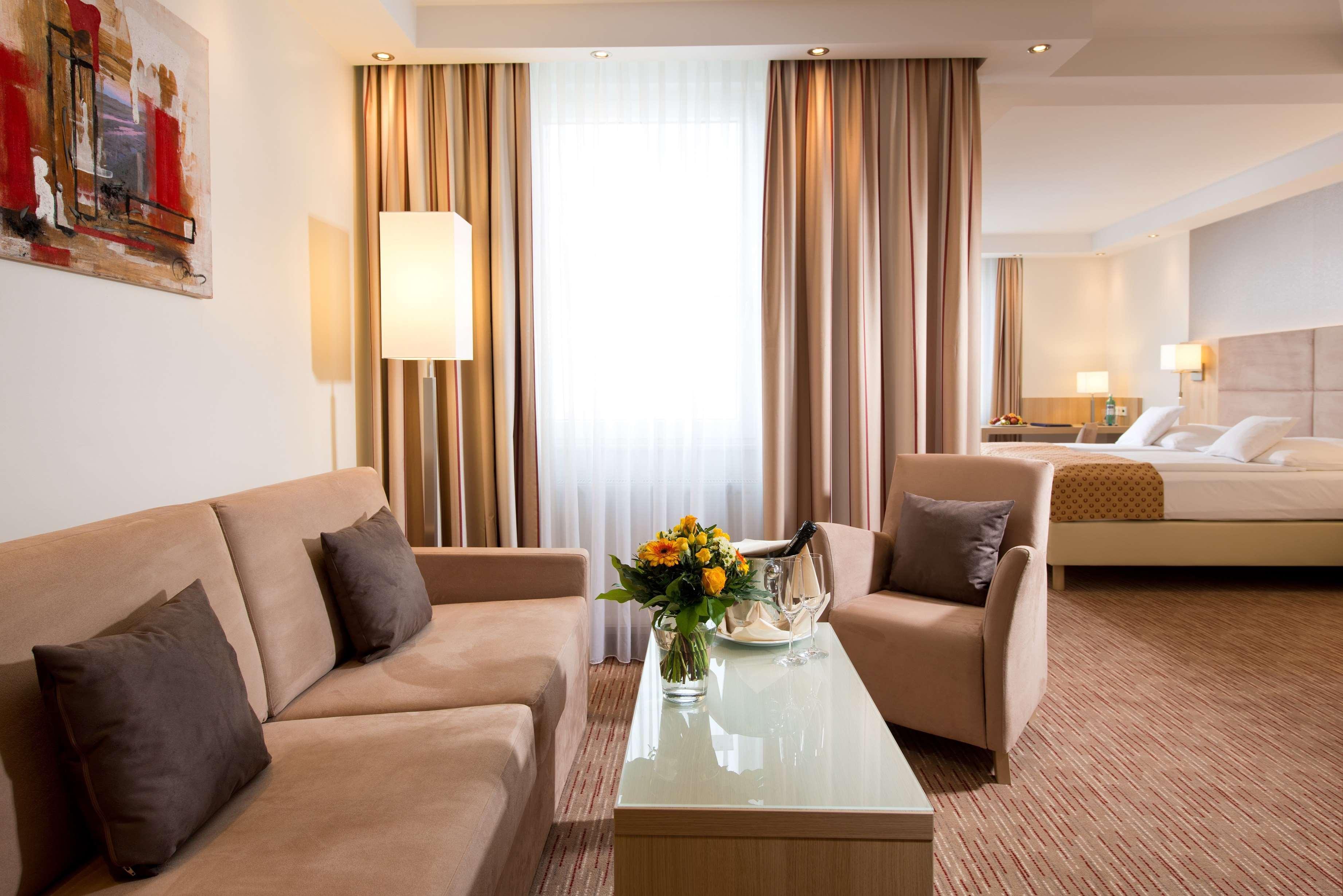 Best Western Plus Midland Suites Extérieur photo