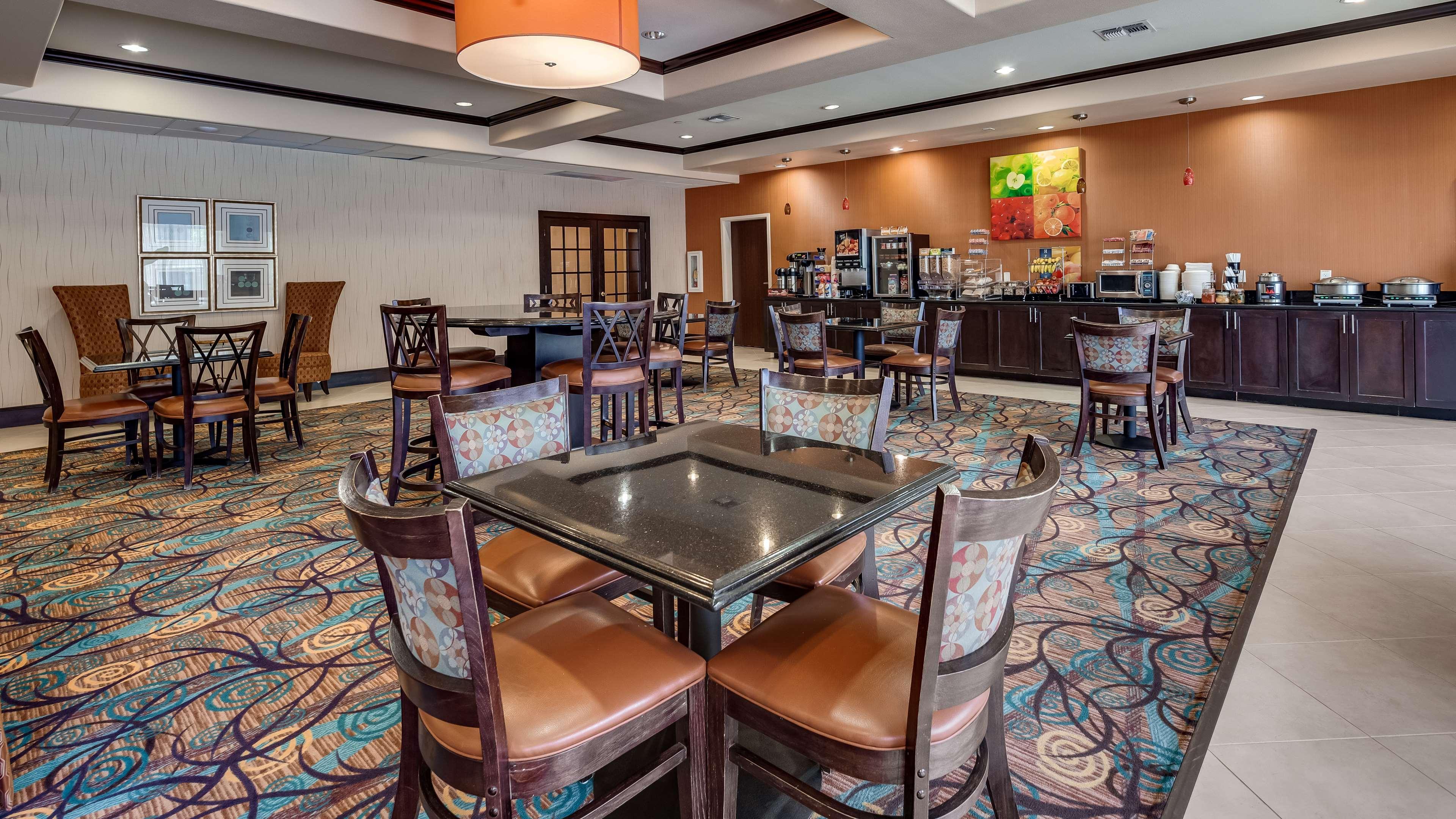 Best Western Plus Midland Suites Extérieur photo