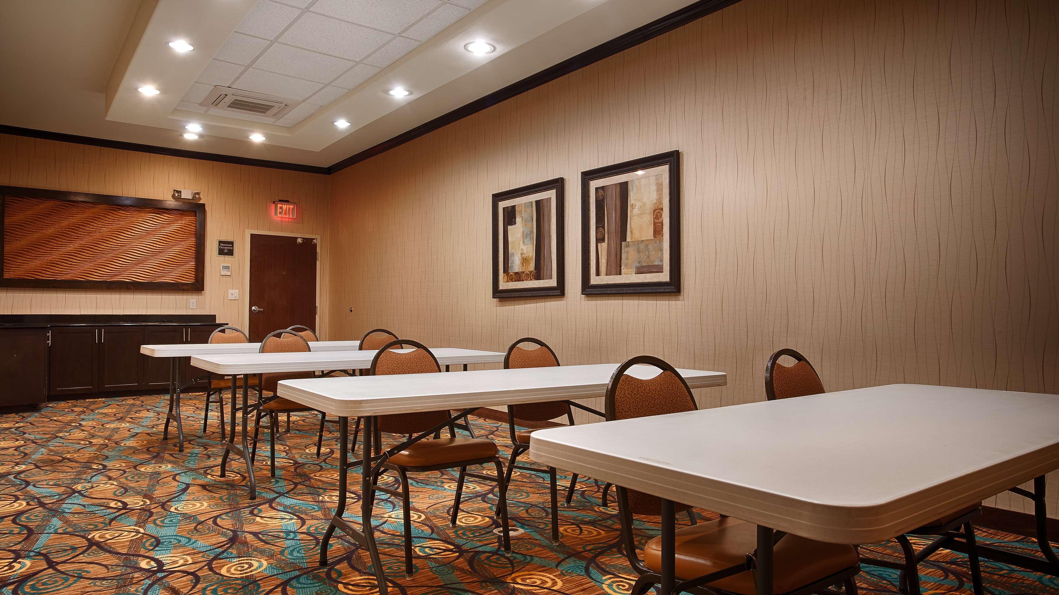 Best Western Plus Midland Suites Extérieur photo